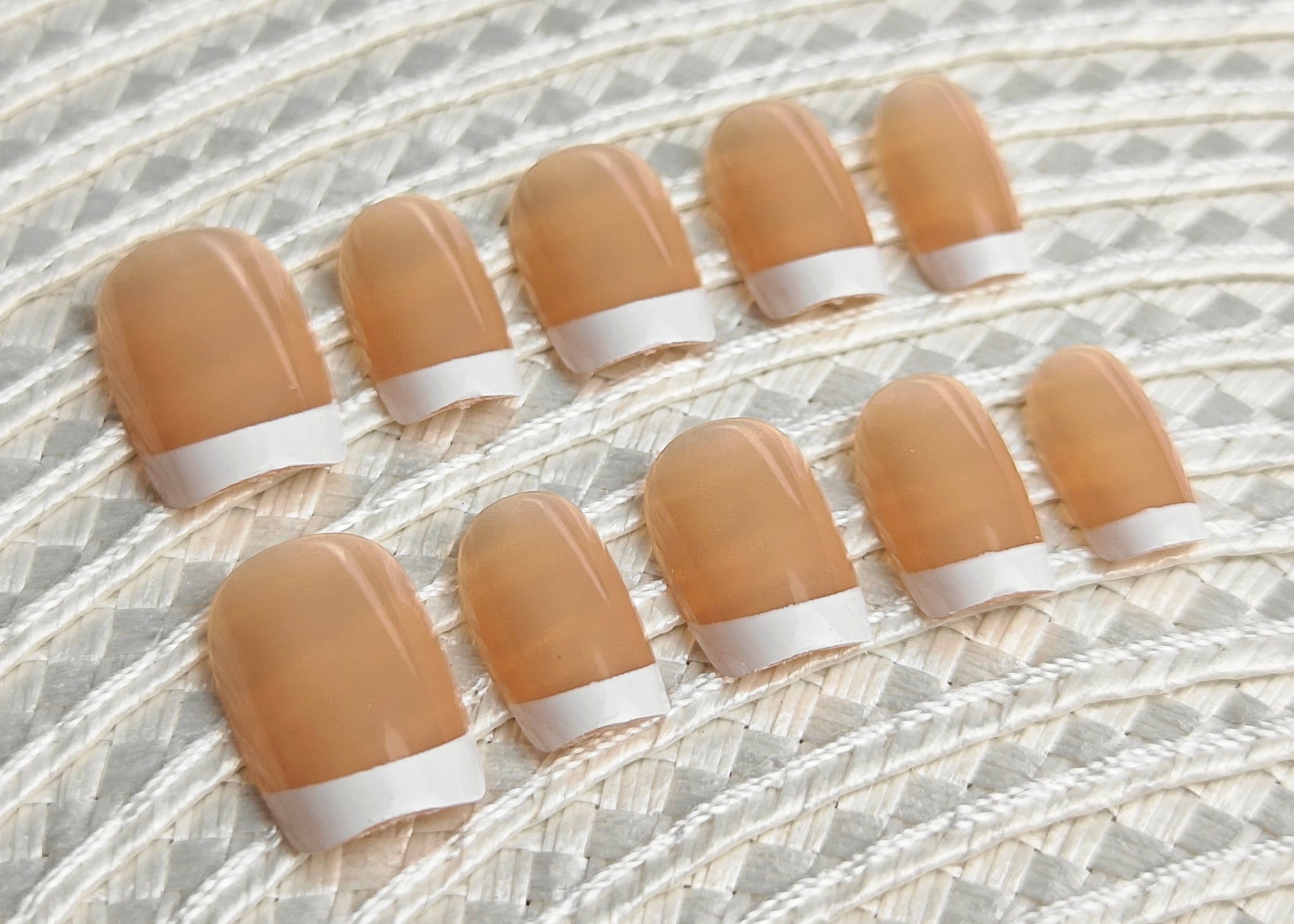 Short Squoval - Nude Beige & White